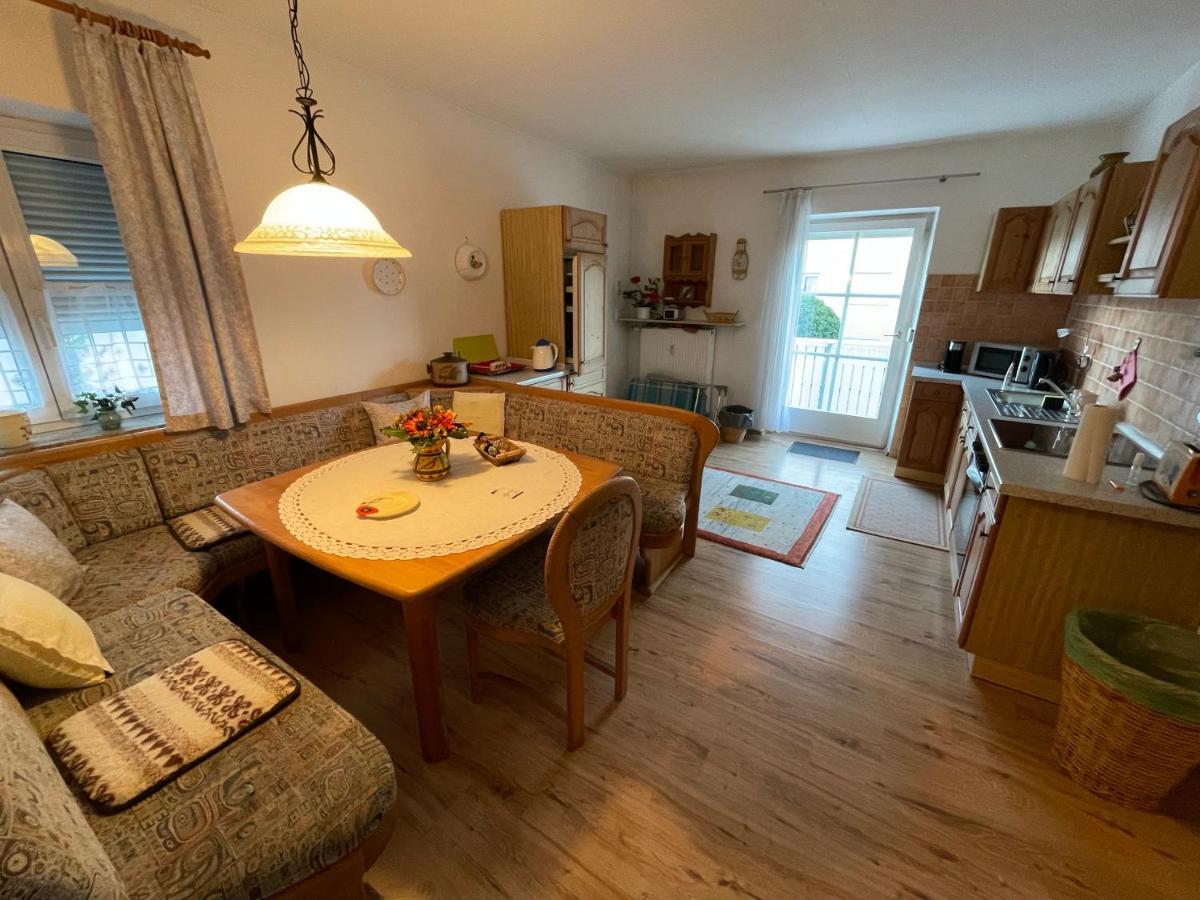 Schoene Ferienwohnung In Bahnhofsnaehe Fuer Urlaub, Studium Oder Arbeit Deggendorf Exterior photo