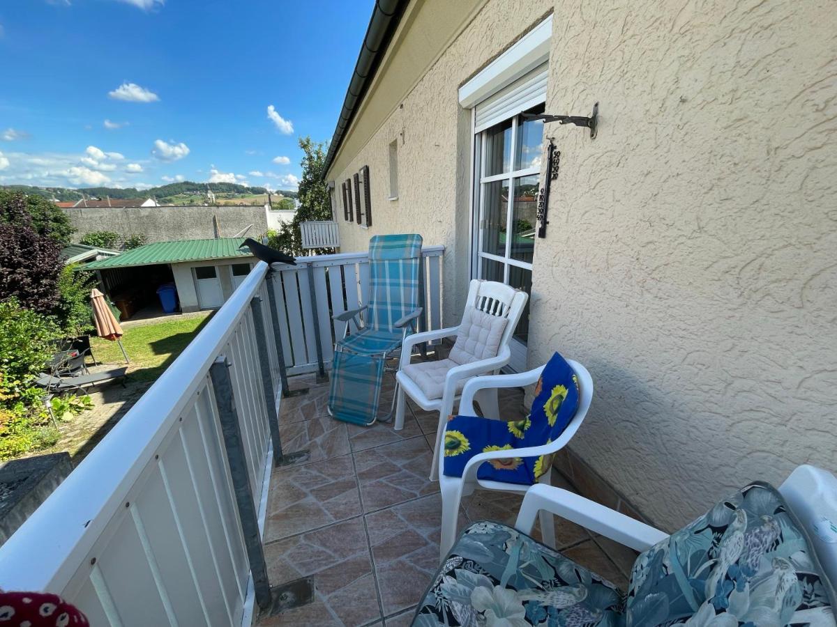 Schoene Ferienwohnung In Bahnhofsnaehe Fuer Urlaub, Studium Oder Arbeit Deggendorf Exterior photo