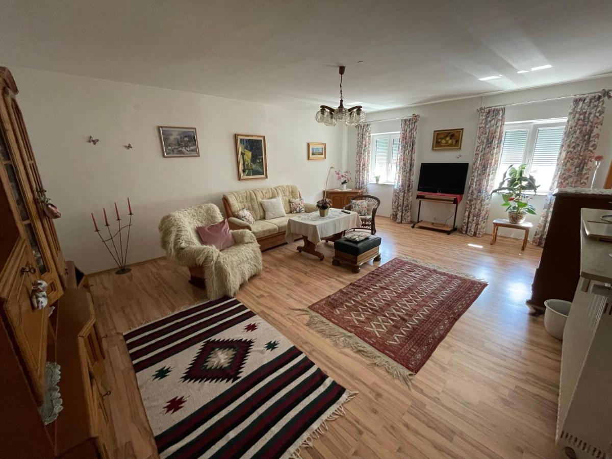 Schoene Ferienwohnung In Bahnhofsnaehe Fuer Urlaub, Studium Oder Arbeit Deggendorf Exterior photo