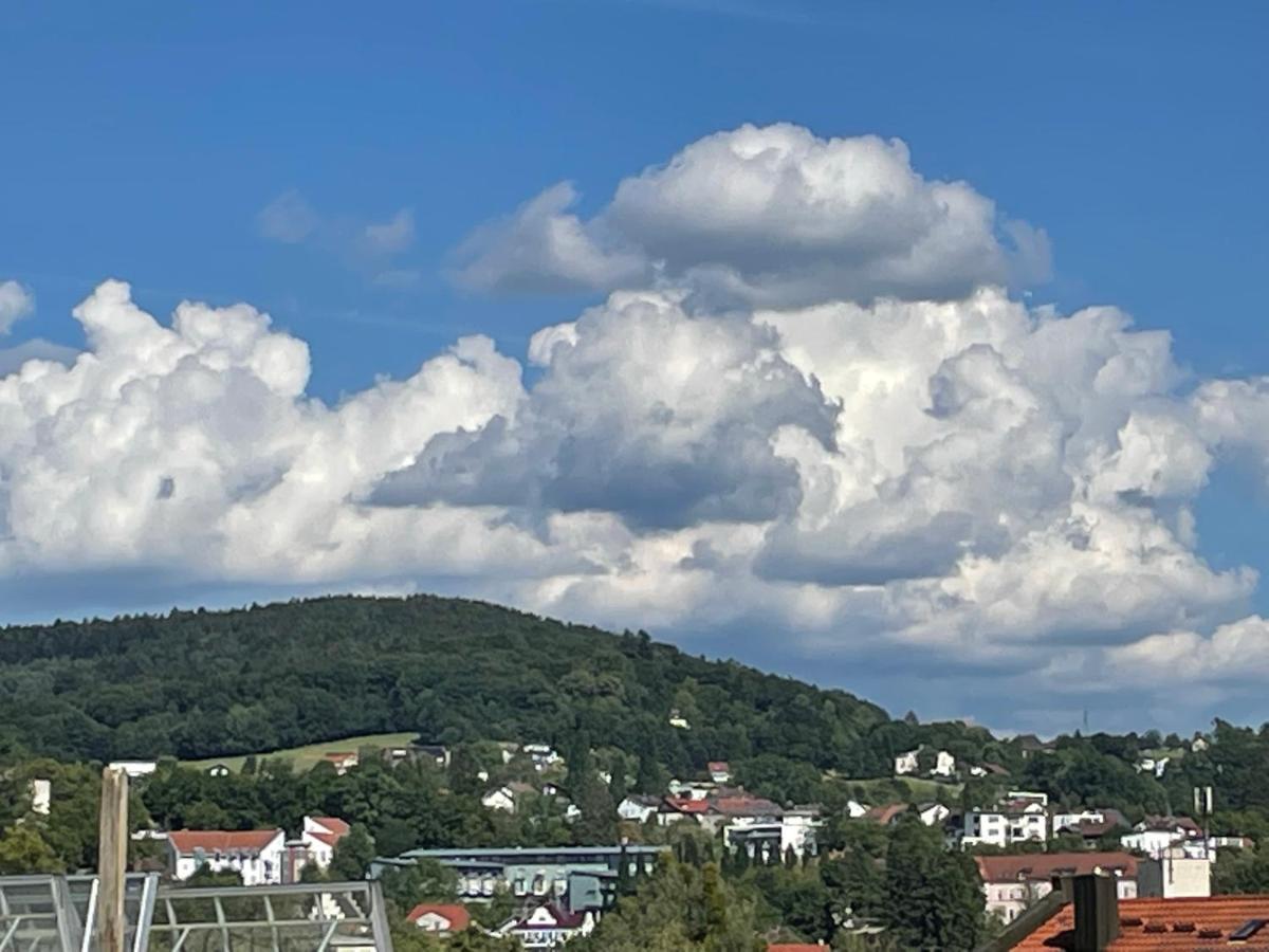 Schoene Ferienwohnung In Bahnhofsnaehe Fuer Urlaub, Studium Oder Arbeit Deggendorf Exterior photo