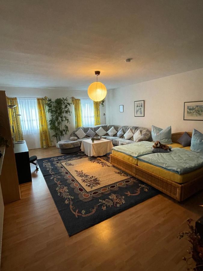 Schoene Ferienwohnung In Bahnhofsnaehe Fuer Urlaub, Studium Oder Arbeit Deggendorf Exterior photo