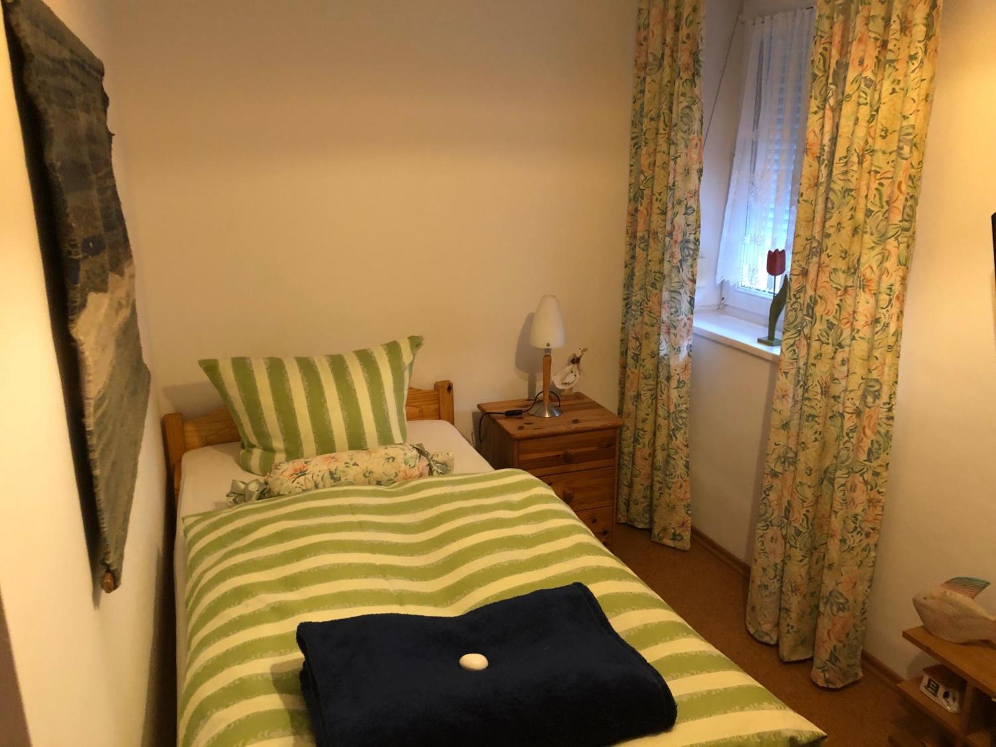 Schoene Ferienwohnung In Bahnhofsnaehe Fuer Urlaub, Studium Oder Arbeit Deggendorf Exterior photo