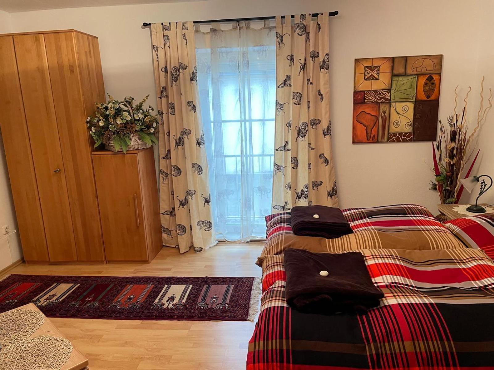 Schoene Ferienwohnung In Bahnhofsnaehe Fuer Urlaub, Studium Oder Arbeit Deggendorf Exterior photo