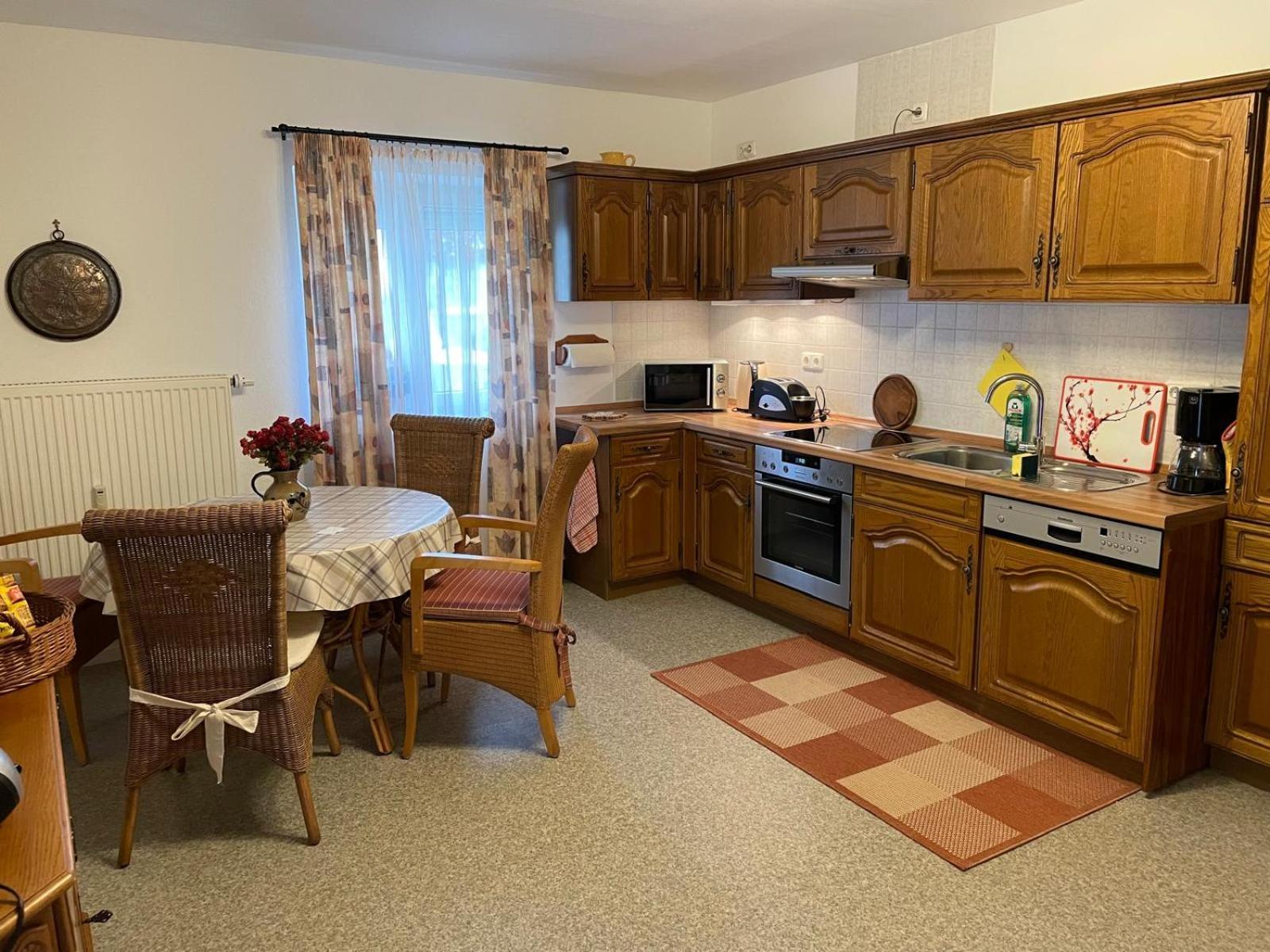 Schoene Ferienwohnung In Bahnhofsnaehe Fuer Urlaub, Studium Oder Arbeit Deggendorf Exterior photo