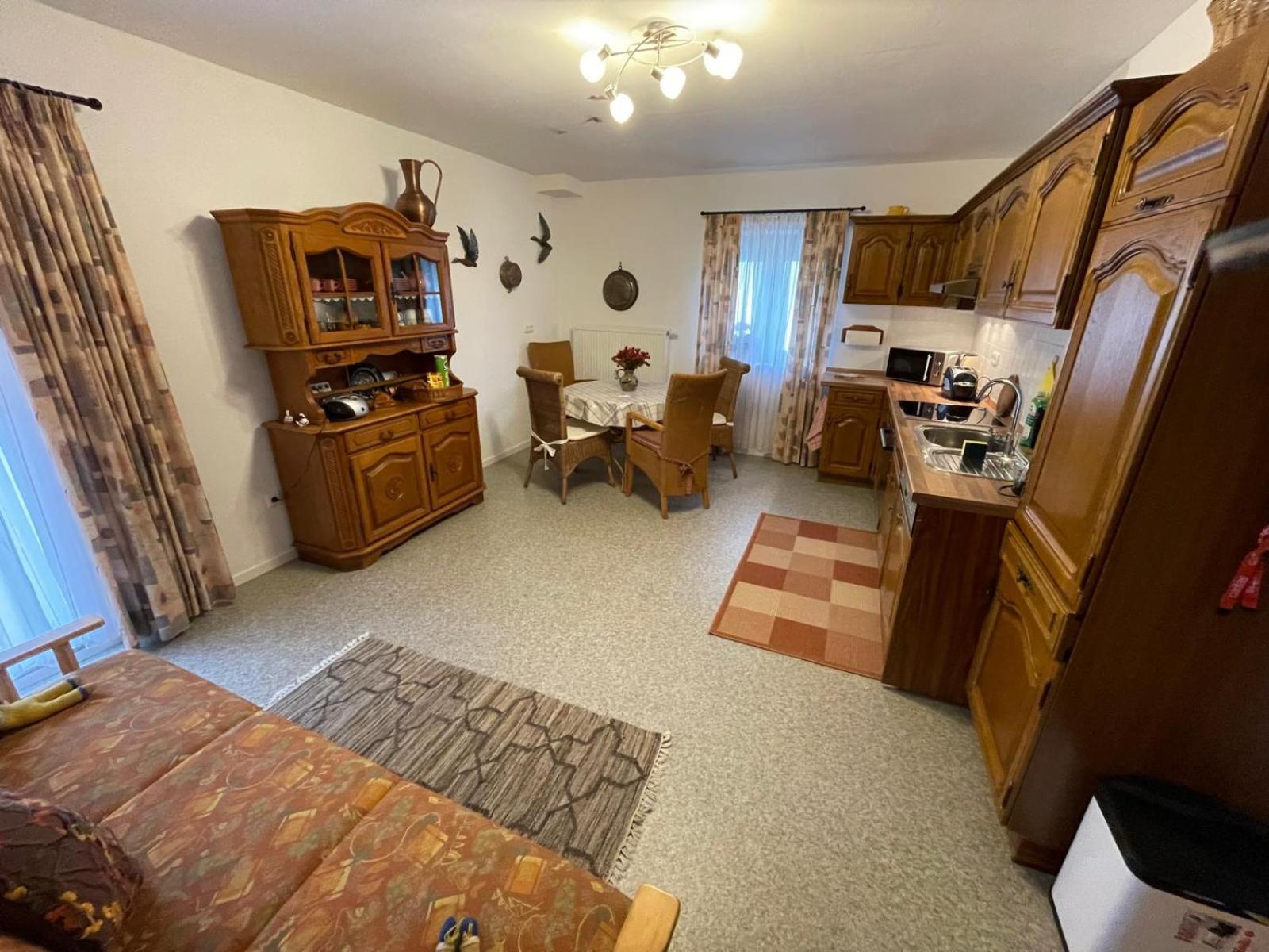 Schoene Ferienwohnung In Bahnhofsnaehe Fuer Urlaub, Studium Oder Arbeit Deggendorf Exterior photo