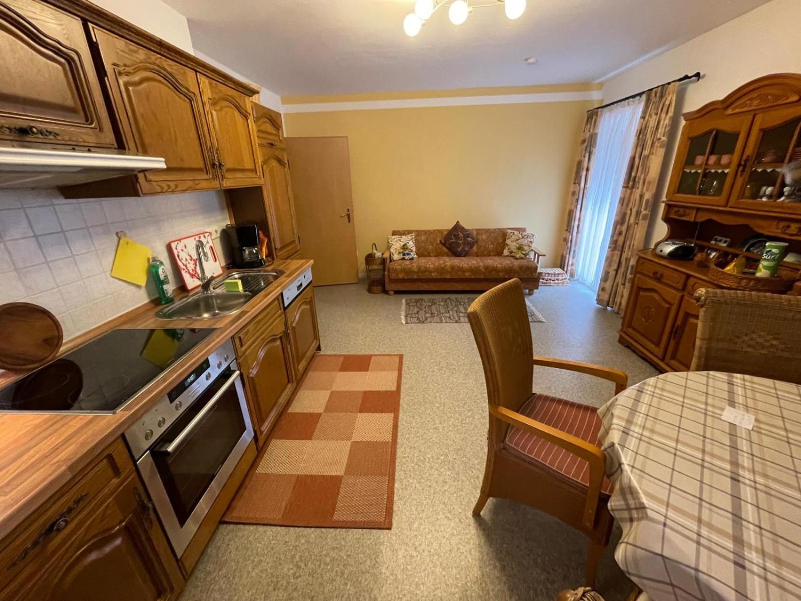 Schoene Ferienwohnung In Bahnhofsnaehe Fuer Urlaub, Studium Oder Arbeit Deggendorf Exterior photo